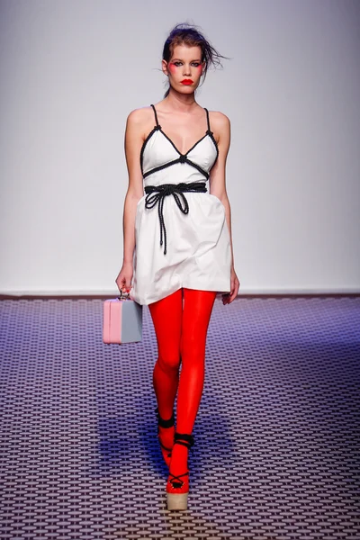 Olympia Le -Tan gösterisi