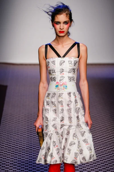 Olympia Le -Tan gösterisi