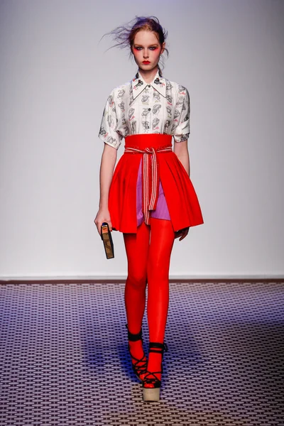 Olympia Le -Tan gösterisi