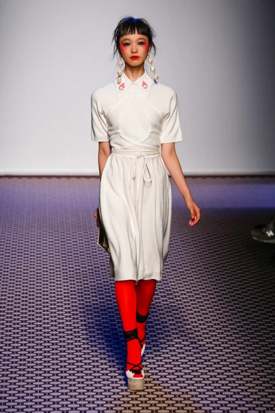 Olympia Le -Tan gösterisi