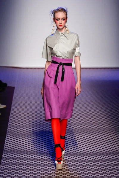 Olympia Le -Tan gösterisi