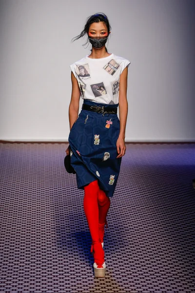 Olympia Le -Tan gösterisi