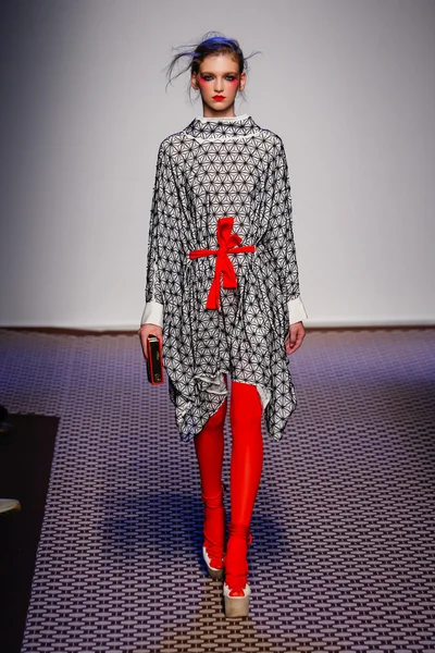 Olympia Le -Tan gösterisi