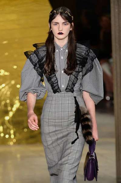 Paris Moda Haftası kapsamında Miu Miu gösterisi