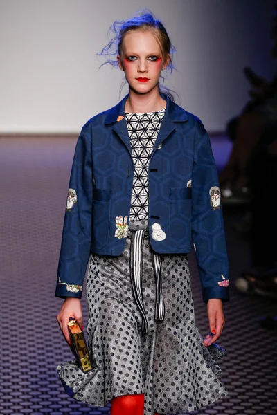 Olympia Le -Tan gösterisi