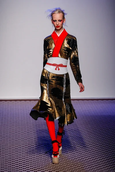 Olympia Le -Tan gösterisi