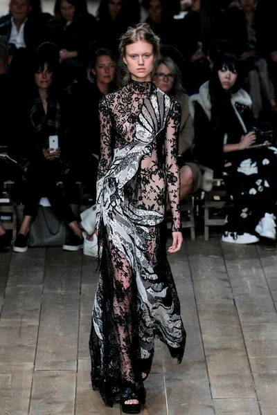 Alexander McQueen show — Stockfoto