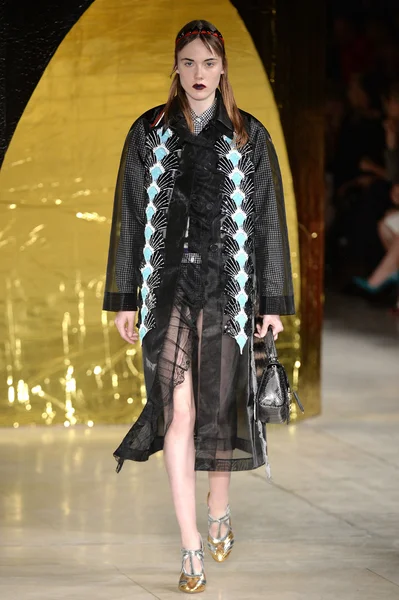 Défilé Miu Miu dans le cadre de la Fashion Week de Paris — Photo