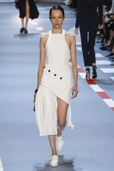 Mugler show als onderdeel van de Paris Fashion week — Stockfoto