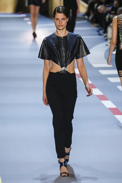 Mugler show als onderdeel van de Paris Fashion week — Stockfoto