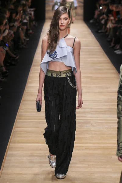 Guy Laroche gösterisi 