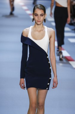 Paris Moda Haftası kapsamında Mugler gösterisi