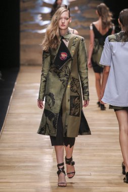 Guy Laroche gösterisi 