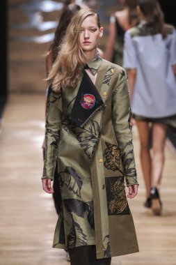 Guy Laroche gösterisi 