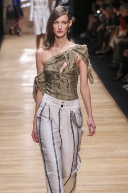 Guy Laroche gösterisi 