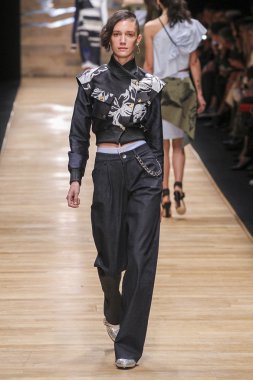 Guy Laroche gösterisi 