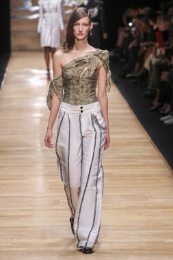 Guy Laroche gösterisi 