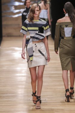 Guy Laroche gösterisi 