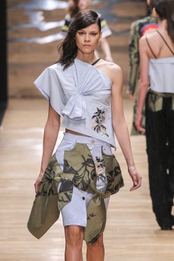 Guy Laroche gösterisi 