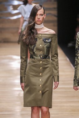 Guy Laroche gösterisi 