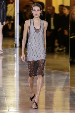 Anthony Vaccarello gösterisi 