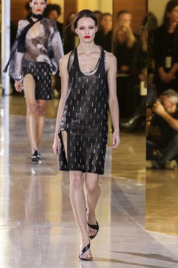 Anthony Vaccarello gösterisi 