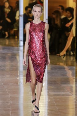 Anthony Vaccarello gösterisi 