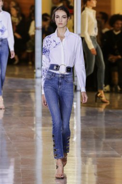 Anthony Vaccarello gösterisi 