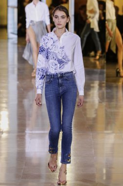 Anthony Vaccarello gösterisi 