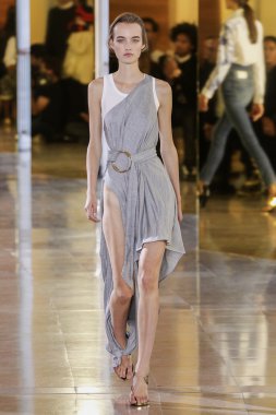 Anthony Vaccarello gösterisi 