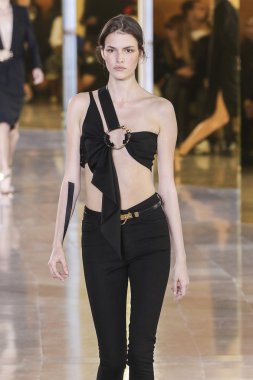 Anthony Vaccarello gösterisi 