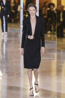 Anthony Vaccarello gösterisi 