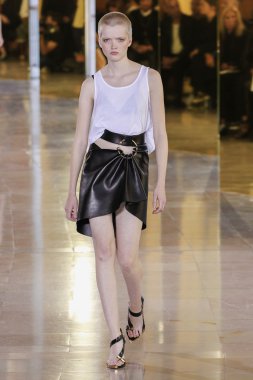 Anthony Vaccarello gösterisi 