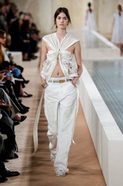 Paris Moda Haftası kapsamında Balanciaga gösterisi