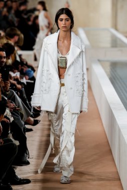 Paris Moda Haftası kapsamında Balanciaga gösterisi