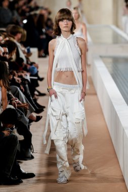 Paris Moda Haftası kapsamında Balanciaga gösterisi