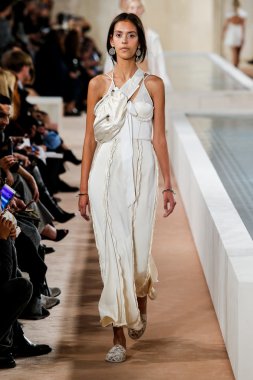 Paris Moda Haftası kapsamında Balanciaga gösterisi