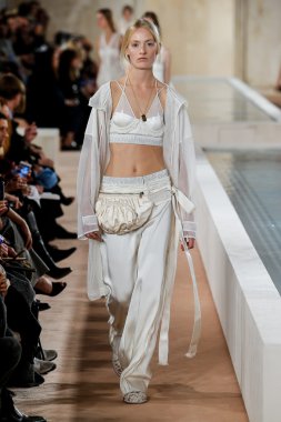 Paris Moda Haftası kapsamında Balanciaga gösterisi