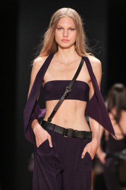 Barbara Bui gösterisi 