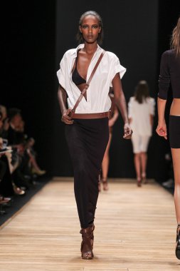 Barbara Bui gösterisi 