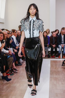 Emanuel Ungaro gösterisi