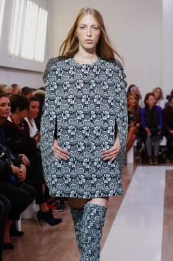 Emanuel Ungaro gösterisi