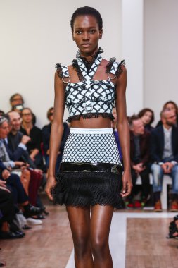 Emanuel Ungaro gösterisi