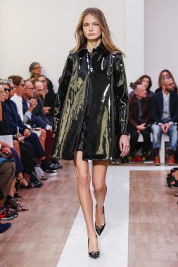 Emanuel Ungaro gösterisi