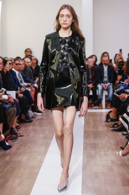 Emanuel Ungaro gösterisi