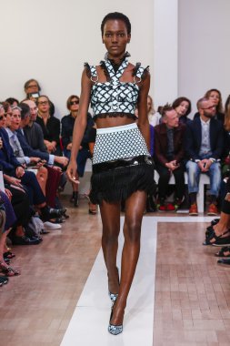 Emanuel Ungaro gösterisi