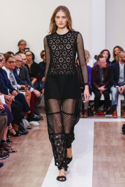 Emanuel Ungaro gösterisi