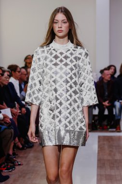 Emanuel Ungaro gösterisi