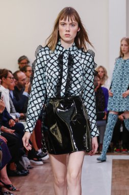 Emanuel Ungaro gösterisi