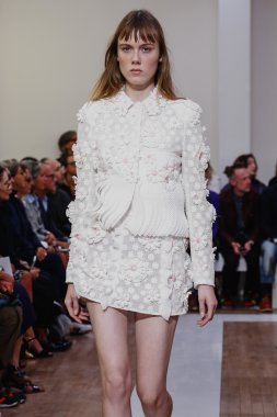 Emanuel Ungaro gösterisi